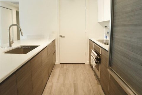 Снять в аренду кондоминиум в Майами, Флорида 1 спальня, 75.44м2, № 2035036 - фото 2