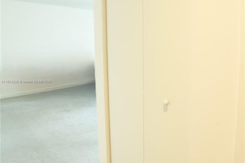 Снять в аренду кондоминиум в Майами, Флорида 1 спальня, 75.44м2, № 2035036 - фото 6