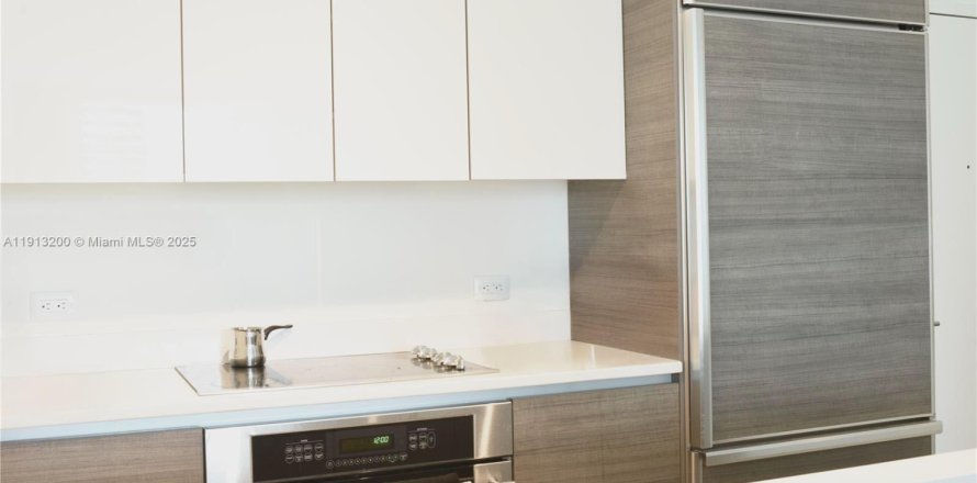 Кондоминиум с 1 спальней в Майами, Флорида № 2035036