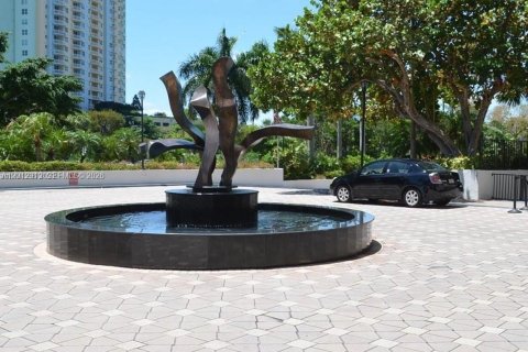 Condo in Miami, Florida, 2 bedrooms № 2075907 - photo 27