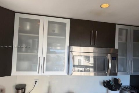 Condo in Miami, Florida, 2 bedrooms № 2075907 - photo 8