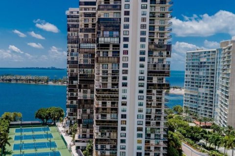 Condo in Miami, Florida, 2 bedrooms № 2075907 - photo 23