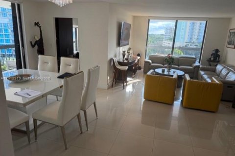 Condo in Miami, Florida, 2 bedrooms № 2075907