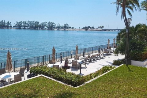 Condo in Miami, Florida, 2 bedrooms № 2075907 - photo 30