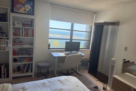 Condo in Miami, Florida, 2 bedrooms № 2075907 - photo 19