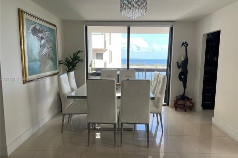Condo in Miami, Florida, 2 bedrooms № 2075907 - photo 3