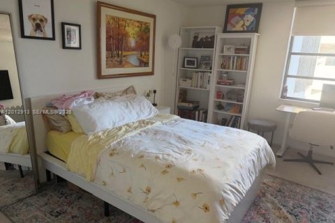 Condo in Miami, Florida, 2 bedrooms № 2075907 - photo 18