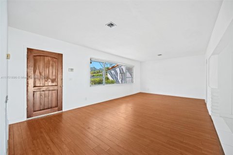House in Miami Shores, Florida 3 bedrooms, 163.04 sq.m. № 1737999 - photo 5