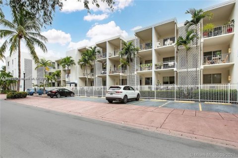 Copropriété à louer à Miami Beach, Floride: 43.66 m2 № 1731561 - photo 1
