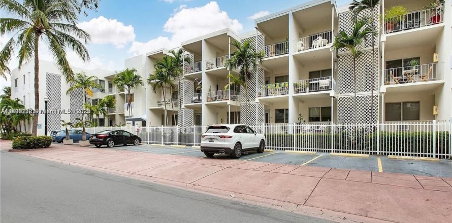 Studio à Condo à Miami Beach, Floride  № 1731561
