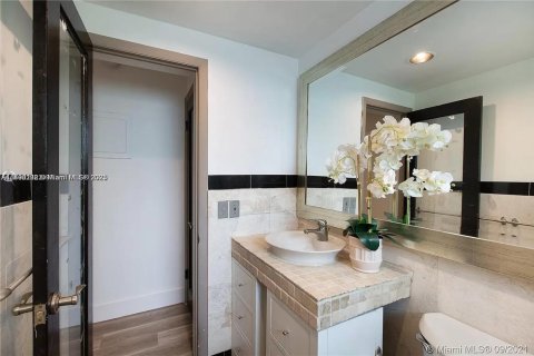 Copropriété à louer à Miami Beach, Floride: 43.66 m2 № 1731561 - photo 2