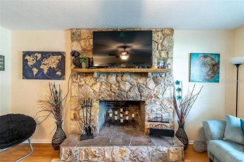 Immobilier commercial à vendre à Umatilla, Floride: 4 chambres, 180.04 m2 № 2386007 - photo 4