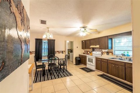 Immobilier commercial à vendre à Umatilla, Floride: 4 chambres, 180.04 m2 № 2386007 - photo 5