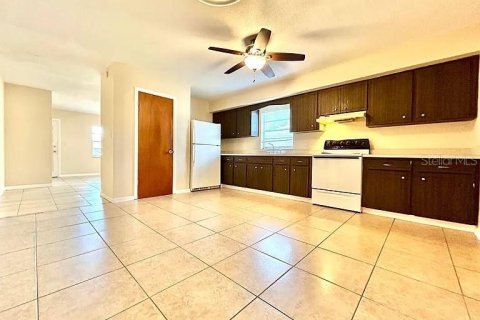 Immobilier commercial à vendre à Umatilla, Floride: 4 chambres, 180.04 m2 № 2386007 - photo 3