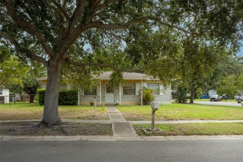 Casa en venta en Tampa, Florida, 4 dormitorios, 103.68 m2 № 1910665 - foto 1