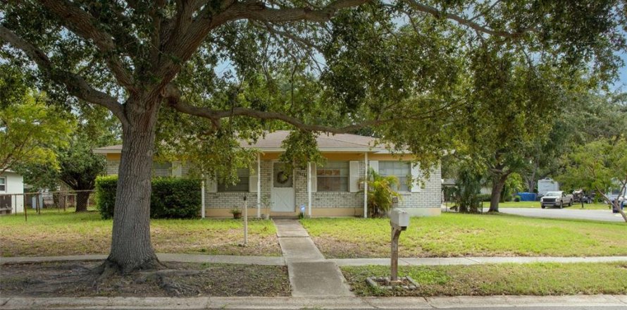 Casa en Tampa, Florida 4 dormitorios, 103.68 m2 № 1910665