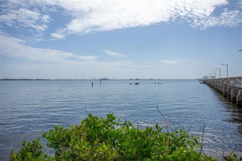 Casa en venta en Tampa, Florida, 4 dormitorios, 103.68 m2 № 1910665 - foto 9