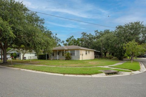 Casa en venta en Tampa, Florida, 4 dormitorios, 103.68 m2 № 1910665 - foto 2