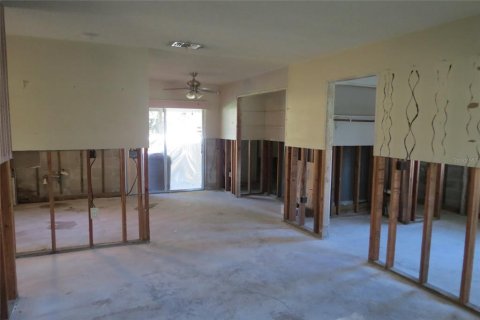 Casa en venta en Tampa, Florida, 4 dormitorios, 103.68 m2 № 1910665 - foto 13