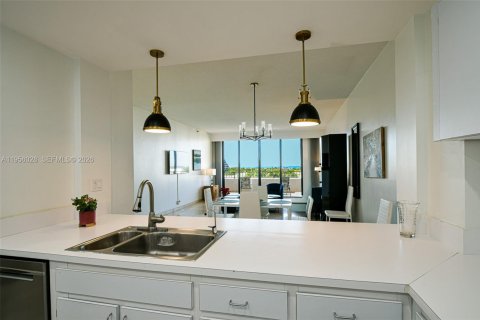 Condominio en alquiler en Key Biscayne, Florida, 2 dormitorios, 142.33 m2 № 2011118 - foto 3