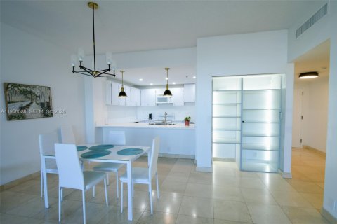Condominio en alquiler en Key Biscayne, Florida, 2 dormitorios, 142.33 m2 № 2011118 - foto 13