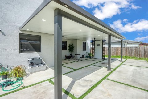 House in Homestead, Florida 5 bedrooms, 302.12 sq.m. № 2001469 - photo 22