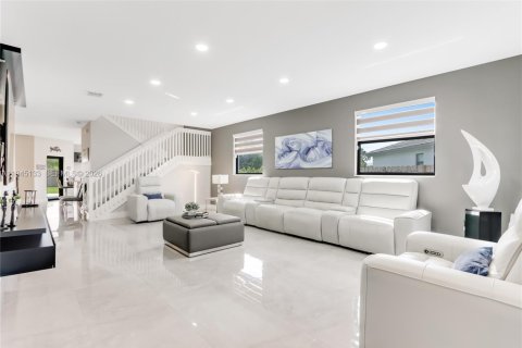 House in Homestead, Florida 5 bedrooms, 302.12 sq.m. № 2001469 - photo 4