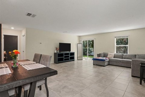 Villa ou maison à vendre à Kissimmee, Floride: 5 chambres, 270.81 m2 № 2342425 - photo 6