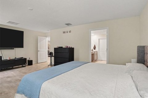 Villa ou maison à vendre à Kissimmee, Floride: 5 chambres, 270.81 m2 № 2342425 - photo 17