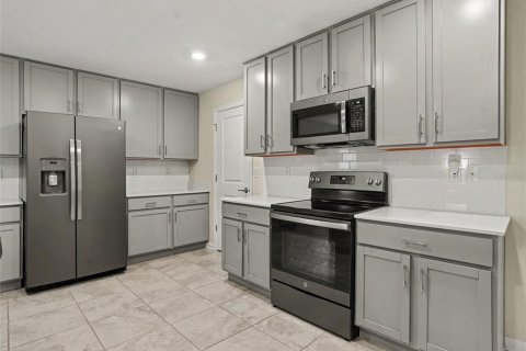 Villa ou maison à vendre à Kissimmee, Floride: 5 chambres, 270.81 m2 № 2342425 - photo 9