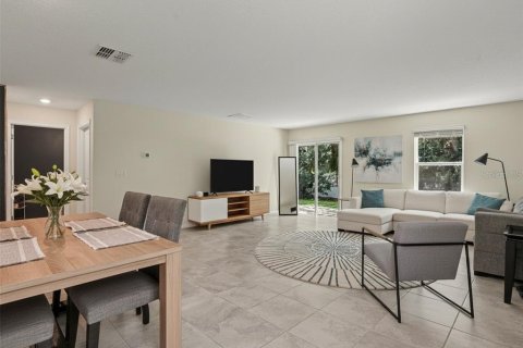 Villa ou maison à vendre à Kissimmee, Floride: 5 chambres, 270.81 m2 № 2342425 - photo 5