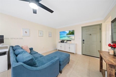 Condominio en venta en Miami, Florida, 1 dormitorio, 60.48 m2 № 2032710 - foto 5