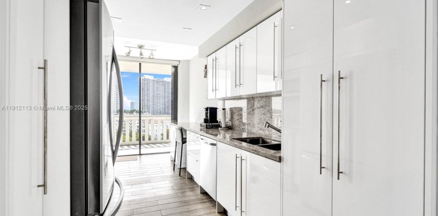 Condo à Aventura, Floride, 2 chambres  № 1966810