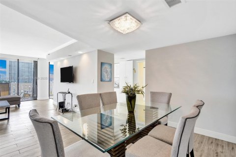 Copropriété à louer à Aventura, Floride: 2 chambres, 141.21 m2 № 1966810 - photo 2