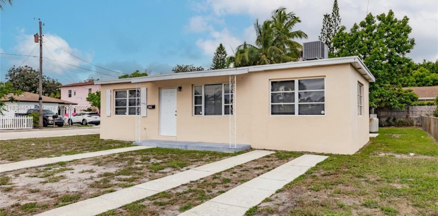 House in West Palm Beach, Florida 3 bedrooms, 96.99 sq.m. № 1816500