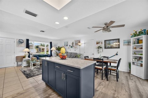 House in Port Charlotte, Florida 3 bedrooms, 138.24 sq.m. № 1883345 - photo 8