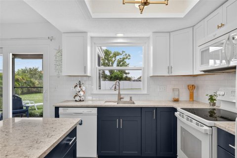 House in Port Charlotte, Florida 3 bedrooms, 138.24 sq.m. № 1883345 - photo 10