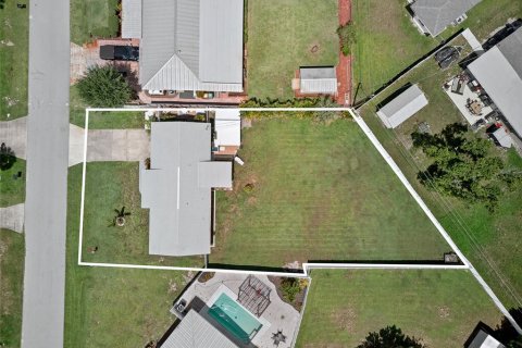 House in Port Charlotte, Florida 3 bedrooms, 138.24 sq.m. № 1883345 - photo 27