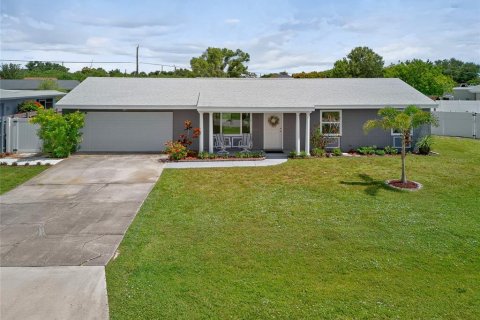 House in Port Charlotte, Florida 3 bedrooms, 138.24 sq.m. № 1883345 - photo 1