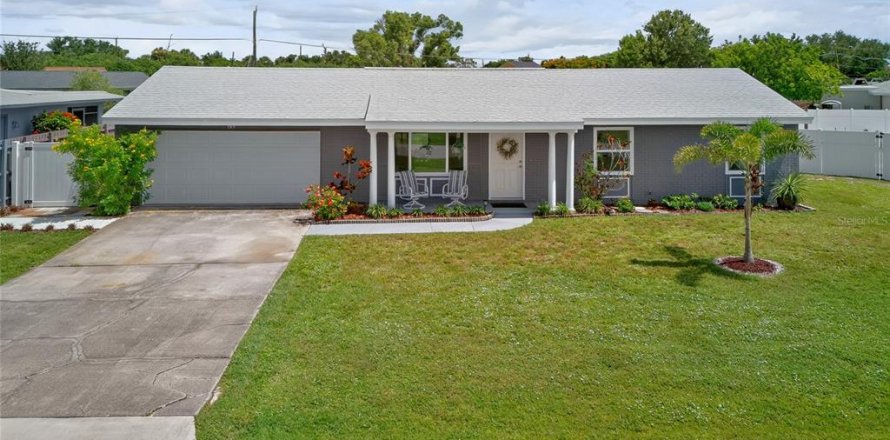 House in Port Charlotte, Florida 3 bedrooms, 138.24 sq.m. № 1883345