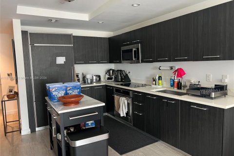Condo in Miami, Florida, 1 bedroom  № 1939680 - photo 7
