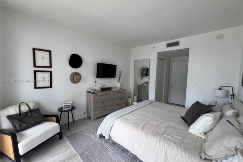 Condo in Miami, Florida, 1 bedroom  № 1939680 - photo 5