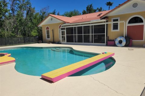 House in Kissimmee, Florida 5 bedrooms, 352.66 sq.m. № 2139831 - photo 22