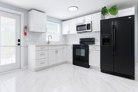 Propiedad comercial en venta en Naples, Florida № 1951521 - foto 5