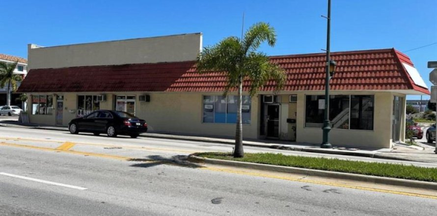 Immobilier commercial à St. Lucie, Floride № 2245271