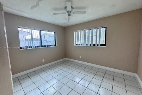 Villa ou maison à louer à Miami, Floride: 3 chambres, 148.55 m2 № 1976316 - photo 9