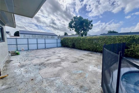 Villa ou maison à louer à Miami, Floride: 3 chambres, 148.55 m2 № 1976316 - photo 15