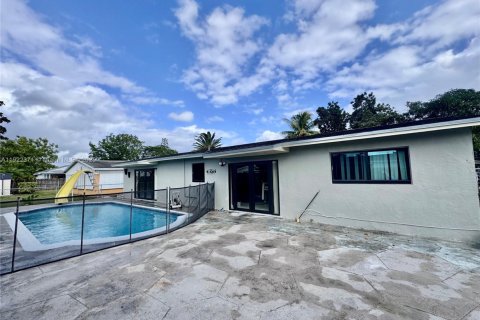 Villa ou maison à louer à Miami, Floride: 3 chambres, 148.55 m2 № 1976316 - photo 11