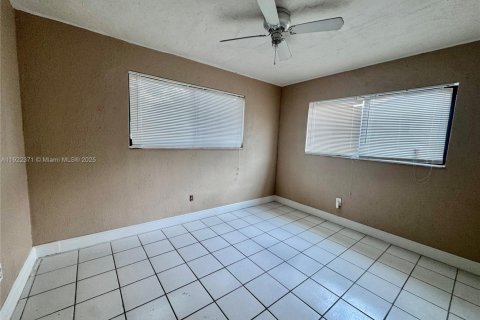 Villa ou maison à louer à Miami, Floride: 3 chambres, 148.55 m2 № 1976316 - photo 6