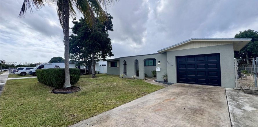 Villa ou maison à Miami, Floride 3 chambres, 148.55 m2 № 1976316